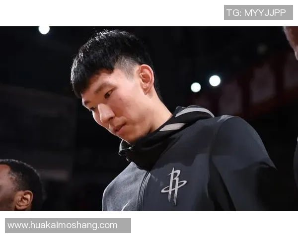 足球明星对周琦的赞美与期待共同描绘中国篮球的未来之路